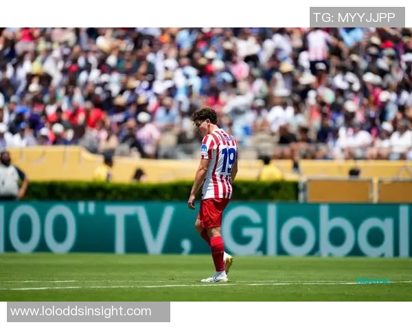 西甲激战：拜仁与曼联战成平局乌龙球引发争议判罚全场沸腾